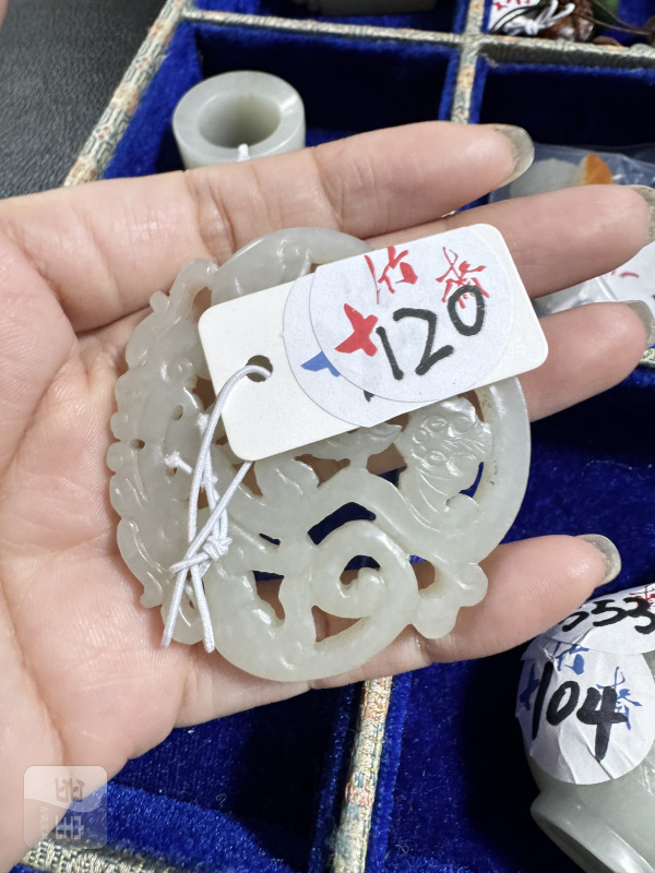 清 玉双龙纹佩 - 图2